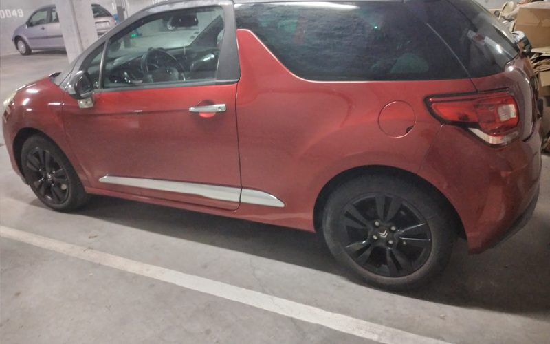 Coche tal cual revisado por un asesor para su compra