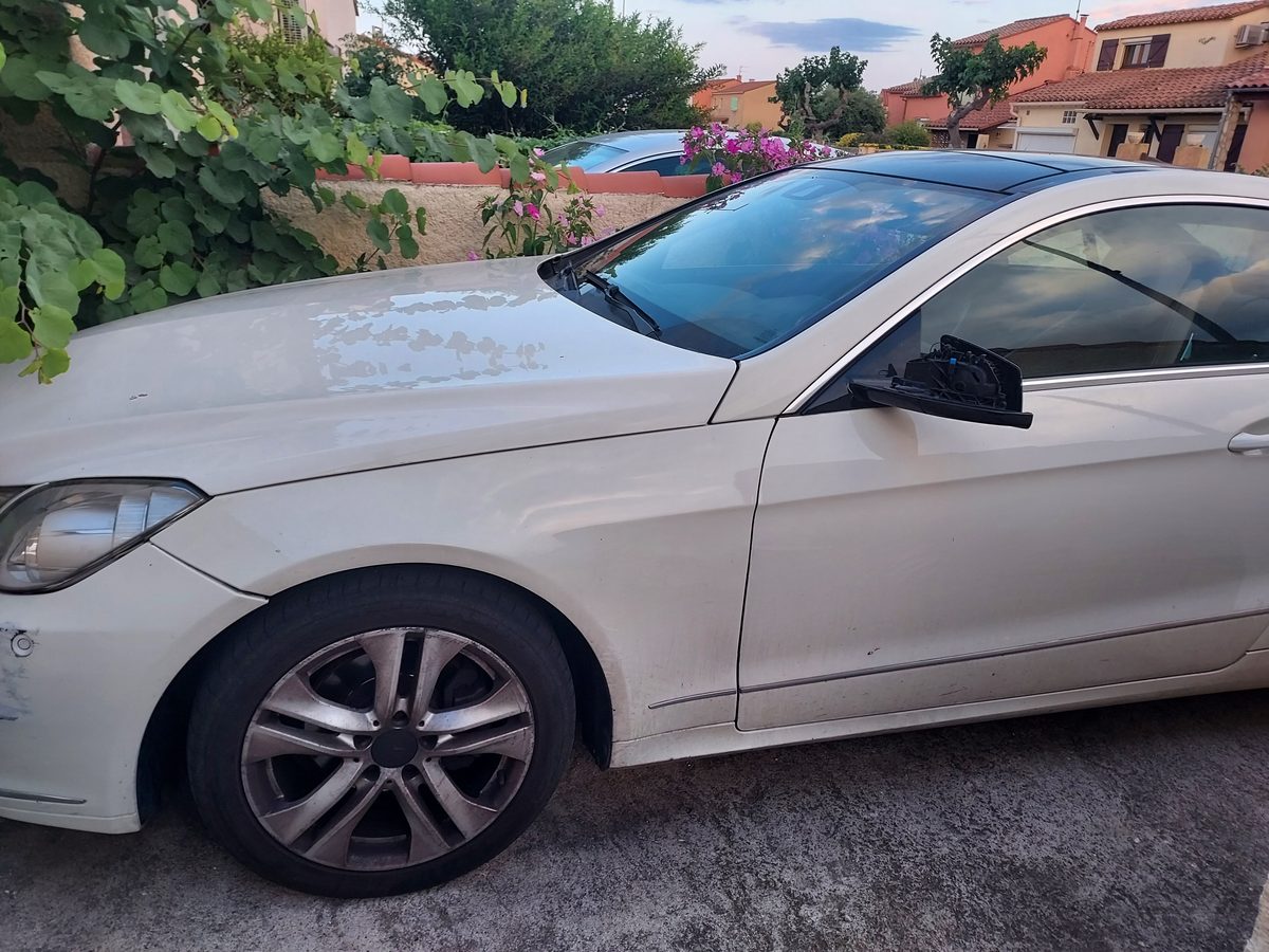 Mercedes Clase C coupé blanco